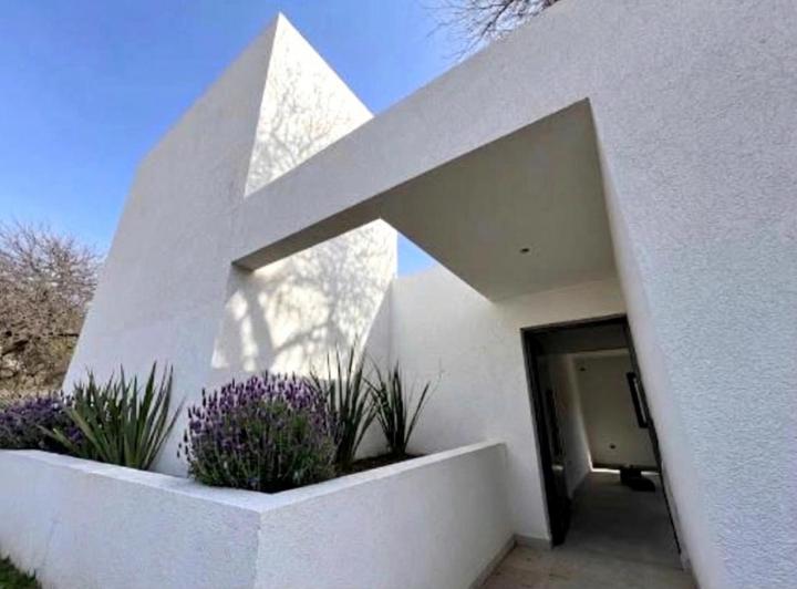Casa · 170m² · 10 Ambientes · 2 Cocheras