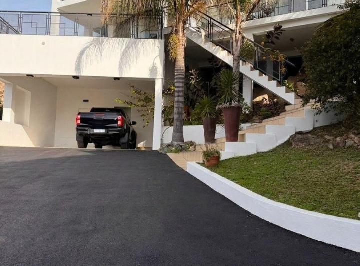 Casa · 350m² · 6 Ambientes · 1 Cochera