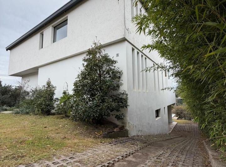 Casa · 360m² · 10 Ambientes · 1 Cochera