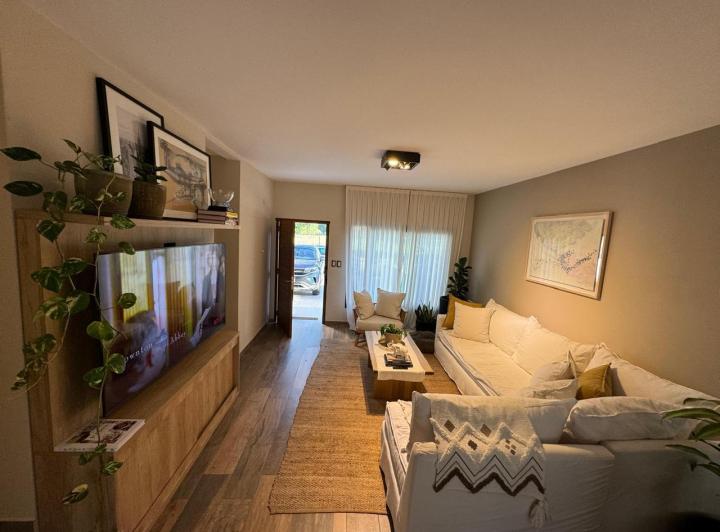 Casa · 166m² · 5 Ambientes · 2 Cocheras