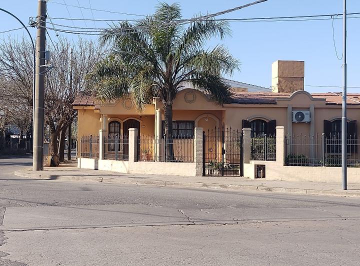 Casa · 177m² · 6 Ambientes · 1 Cochera