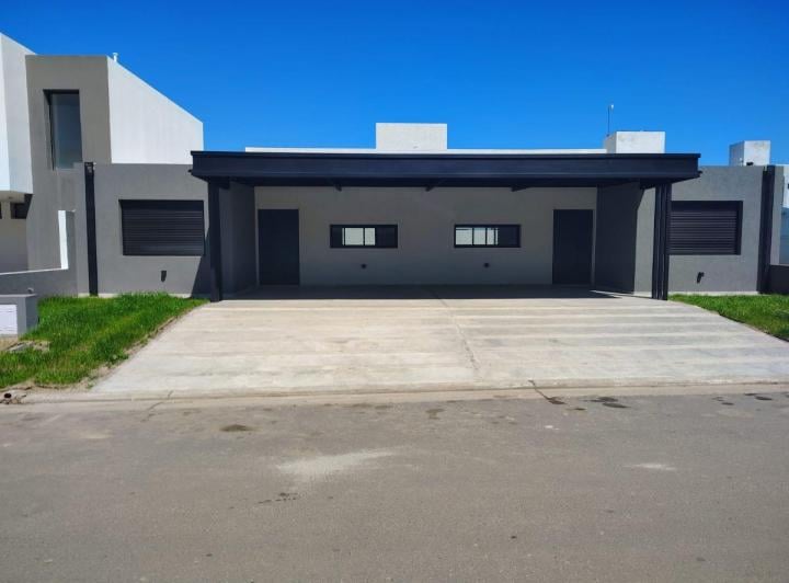 Casa · 150m² · 1 Ambiente · 1 Cochera