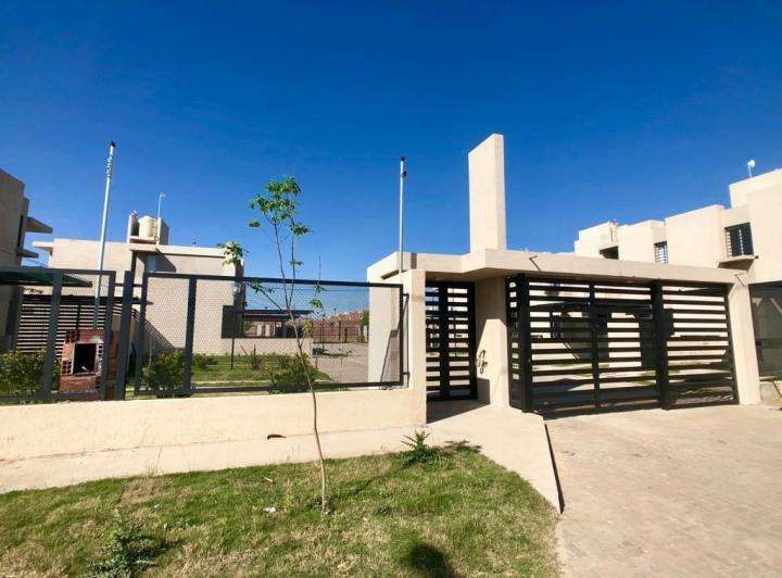 Casa · 140m² · 3 Dormitorios · 2 Cocheras