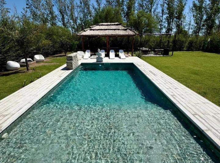 Casa · 400m² · 5 Ambientes · 2 Cocheras