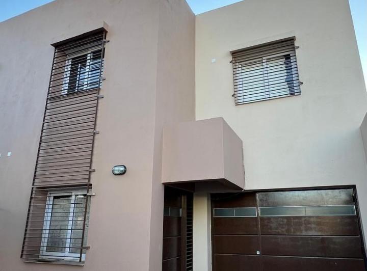 Casa · 115m² · 8 Ambientes · 1 Cochera