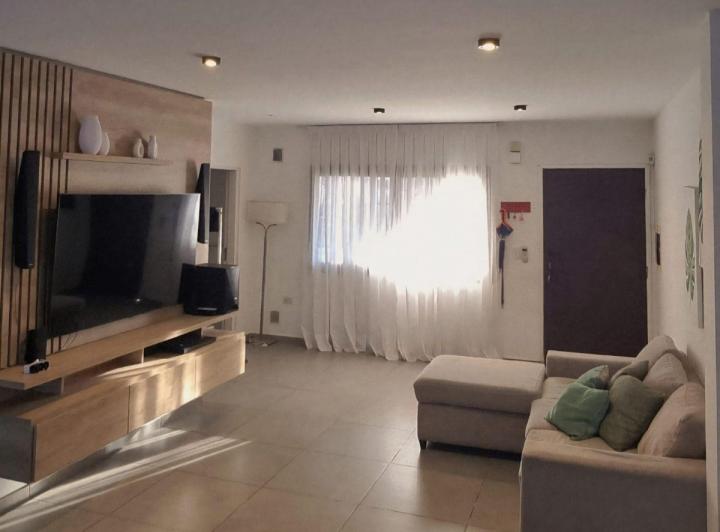 Casa · 180m² · 6 Ambientes · 2 Cocheras