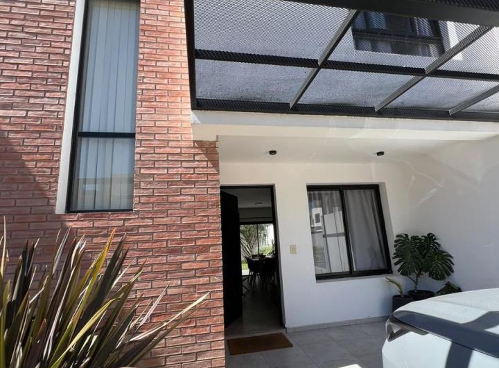 Casa · 140m² · 4 Ambientes · 1 Cochera
