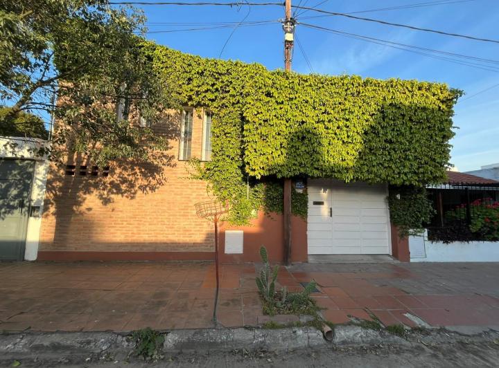 Casa · 252m² · 5 Ambientes · 1 Cochera