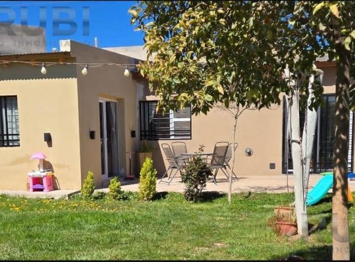 Casa · 75m² · 4 Ambientes · 1 Cochera