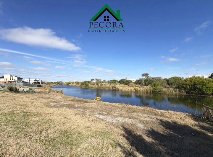 Terreno · 739m²