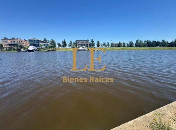 Terreno · 900m²