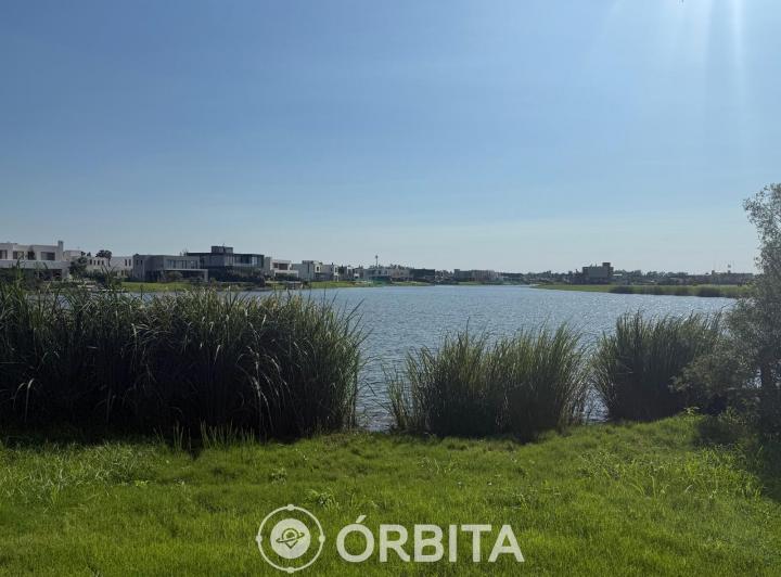 Terreno · 636m²