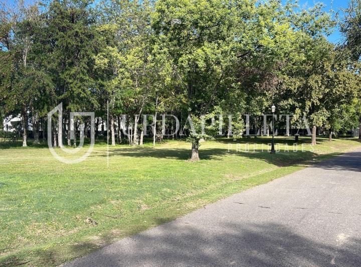 Terreno · 2441m²