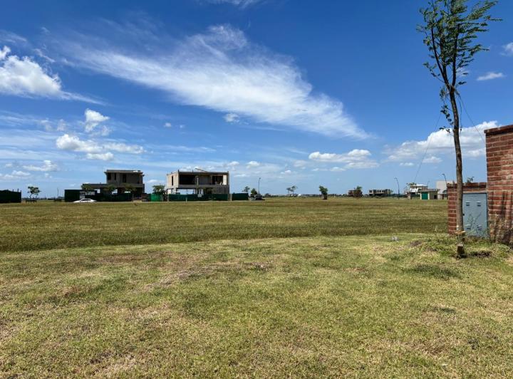 Terreno · 706m²