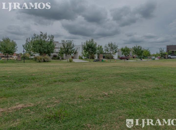 Terreno · 781m²