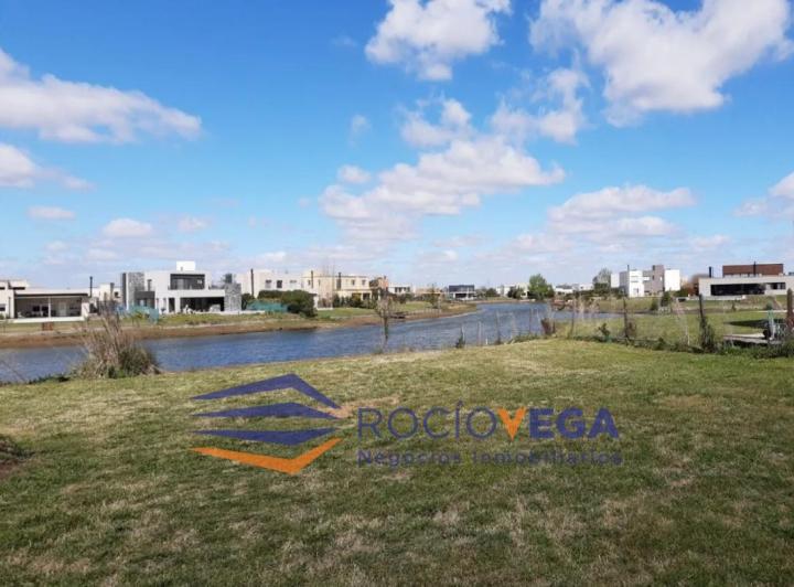 Terreno · 875m²