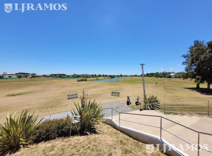 Terreno · 839m²