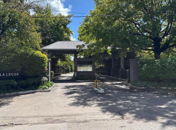 Terreno · 887m²