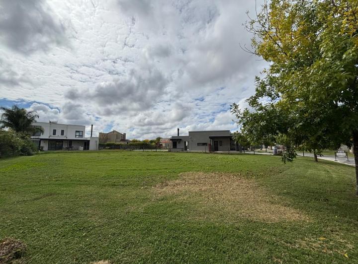 Terreno · 785m²