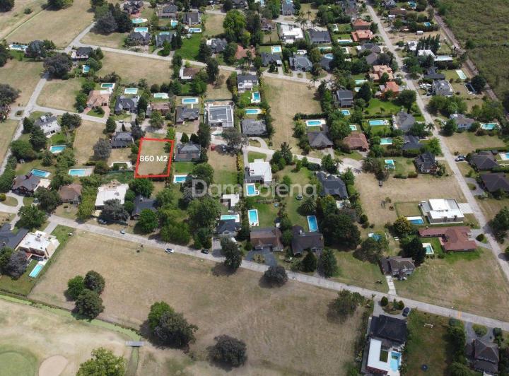Terreno · 860m²