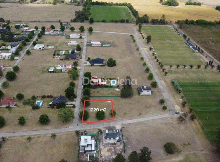 Terreno · 1220m²