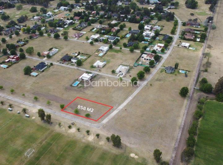 Terreno · 858m²