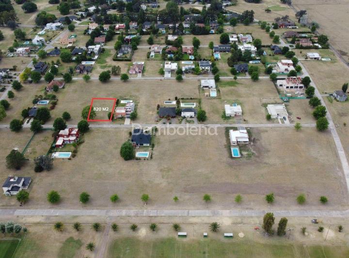 Terreno · 820m²