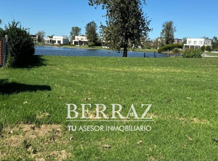 Terreno · 832m²