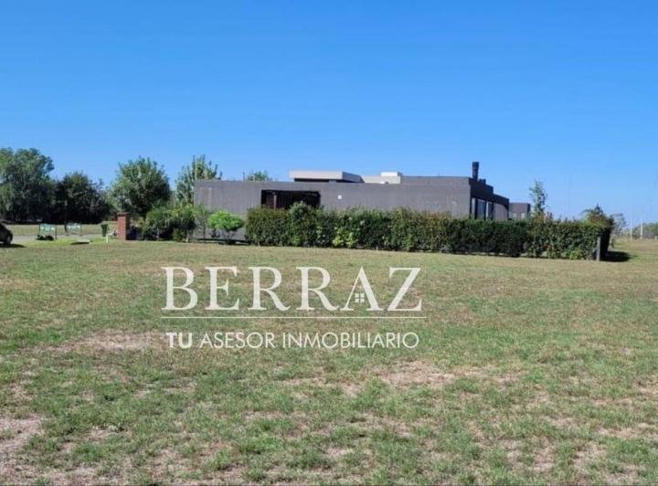 Terreno · 917m²