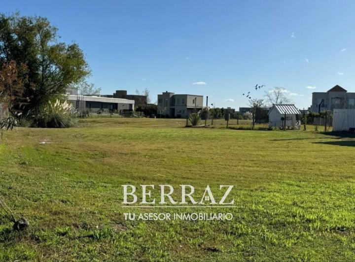 Terreno · 833m²