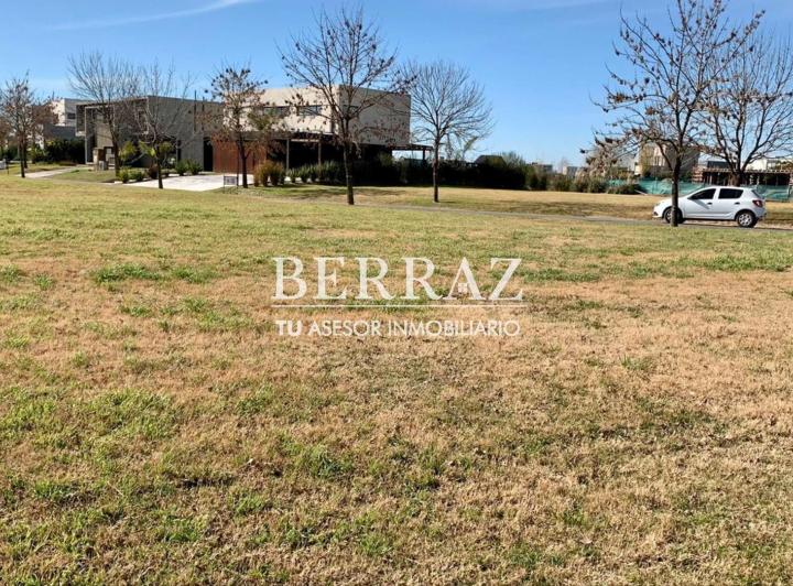 Terreno · 853m²