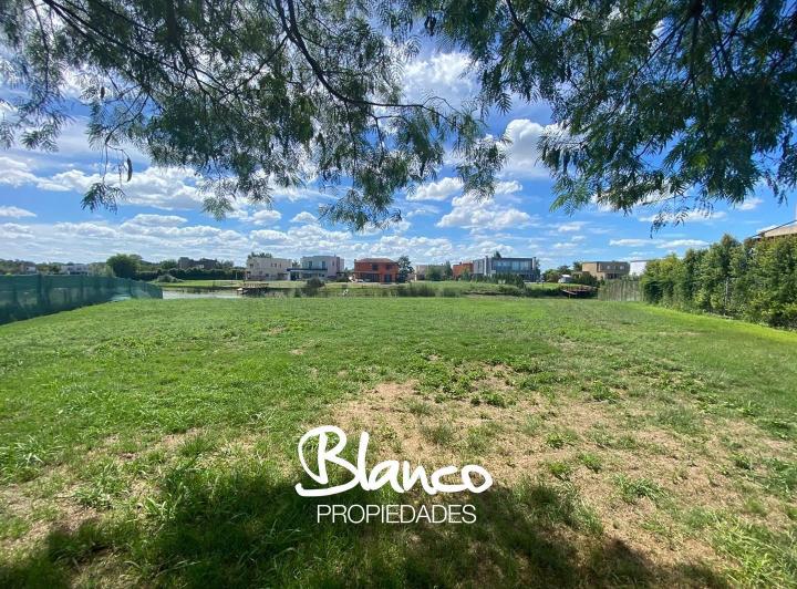 Terreno · 941m²