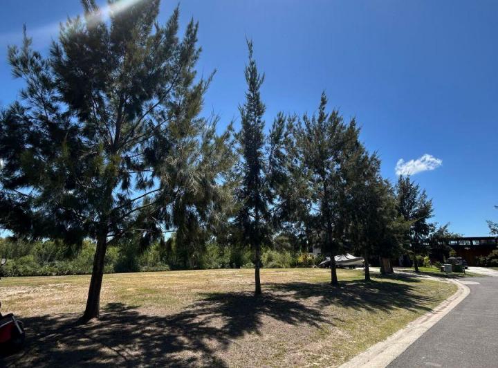 Terreno · 916m²