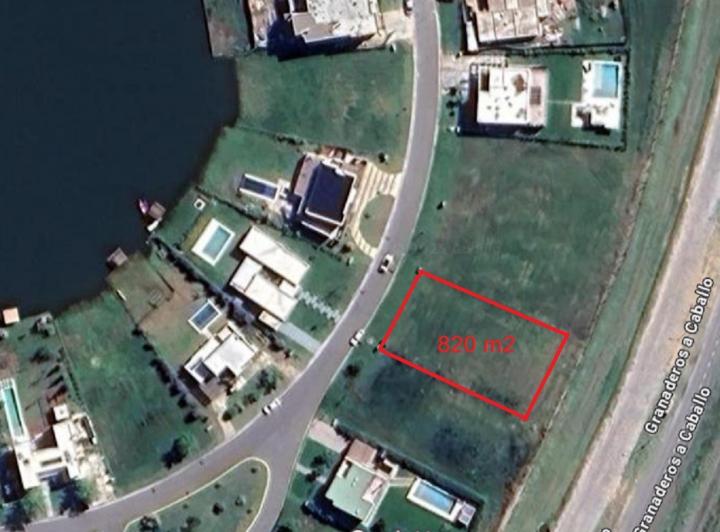 Terreno · 820m²