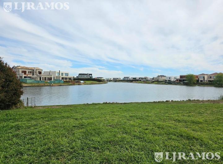 Terreno · 972m²