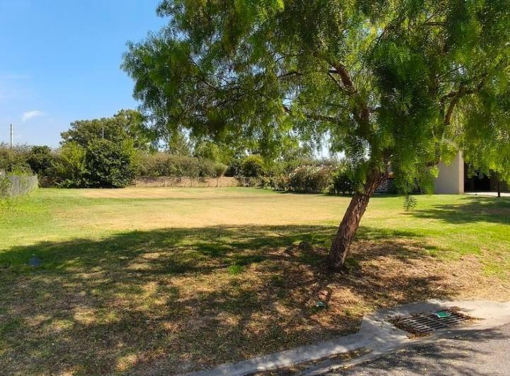 Terreno · 843m²