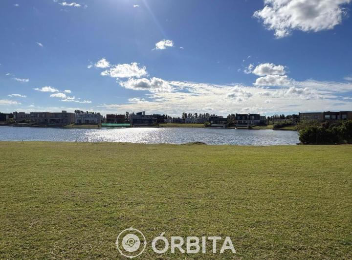 Terreno · 638m²
