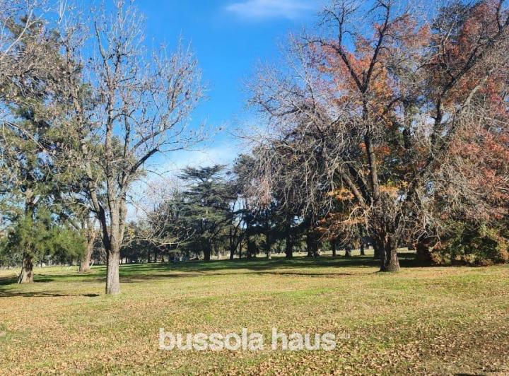 Terreno · 833m²