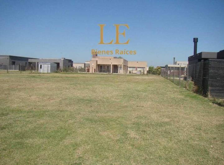 Terreno · 857m²
