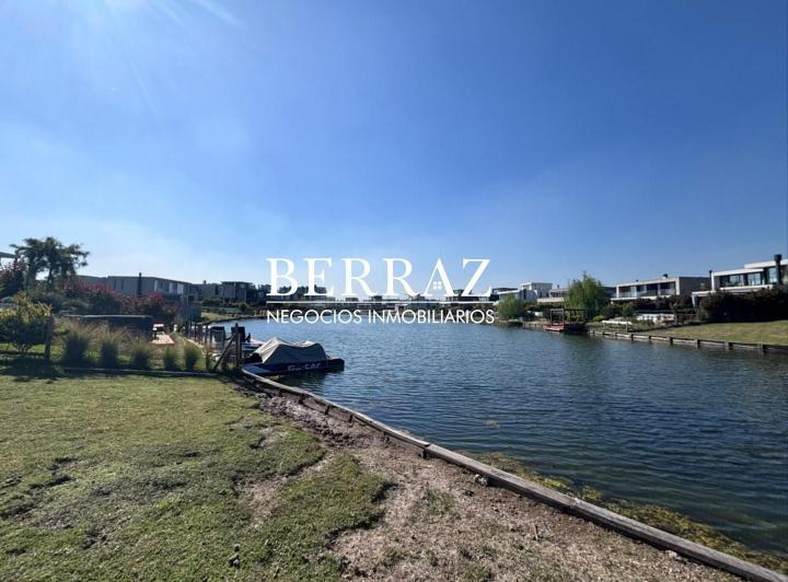 Terreno · 909m²