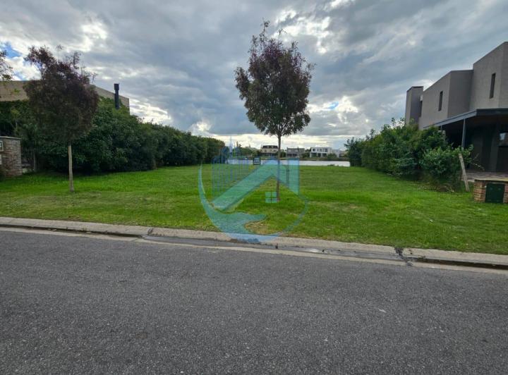 Terreno · 943m²