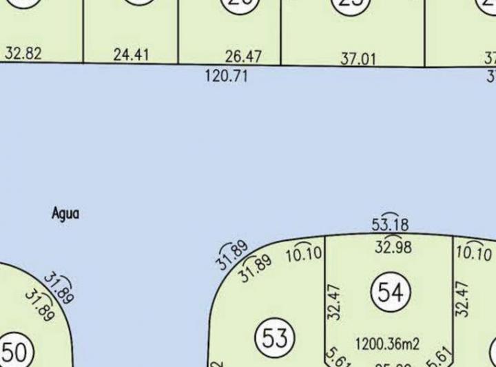 Terreno · 1300m²