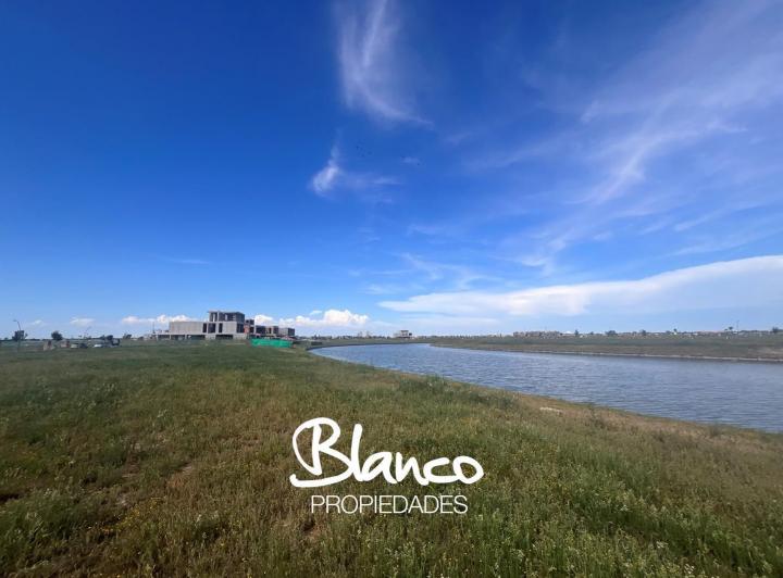 Terreno · 947m²