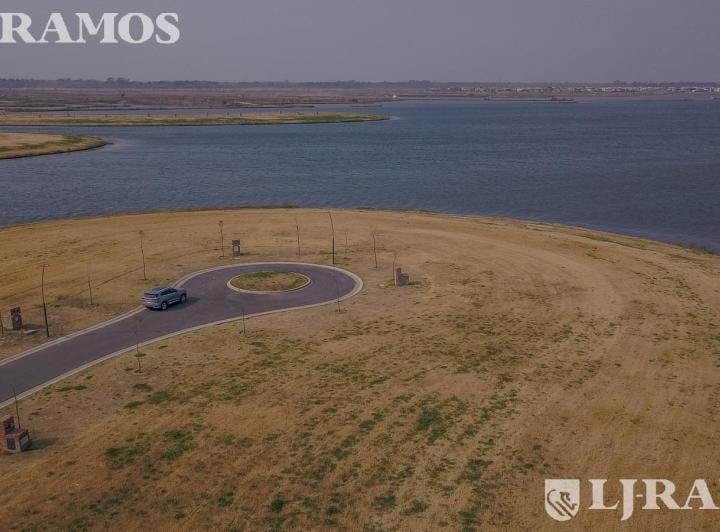 Terreno · 1093m²