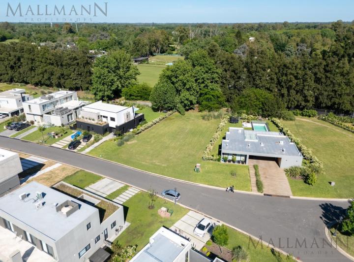 Terreno · 931m²
