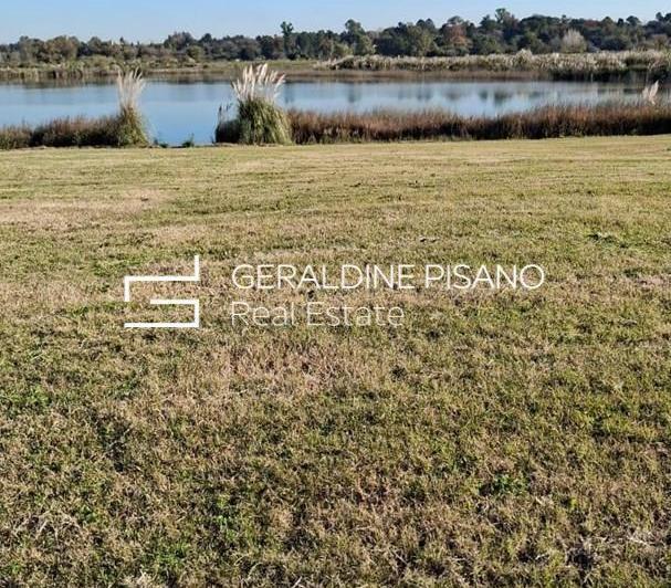 Terreno · 902m²