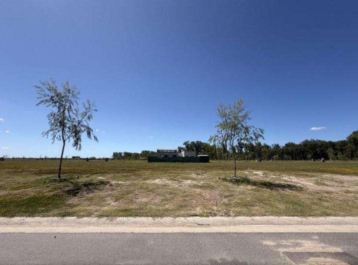 Terreno · 680m²