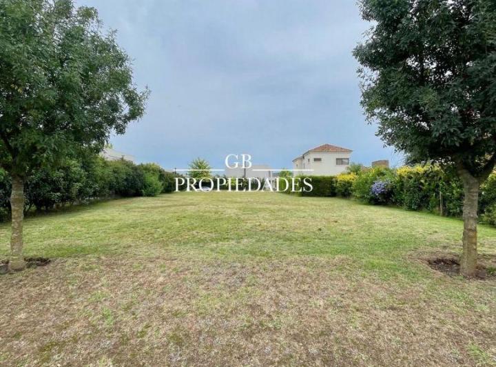 Terreno · 600m²