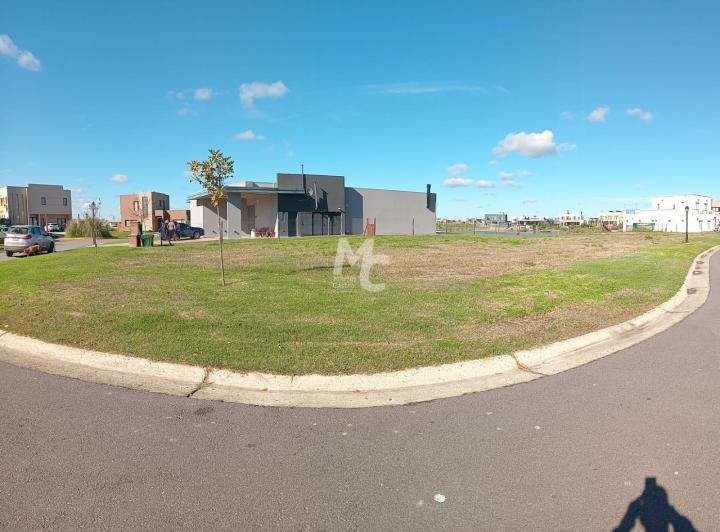 Terreno · 870m²
