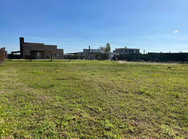 Terreno · 857m²